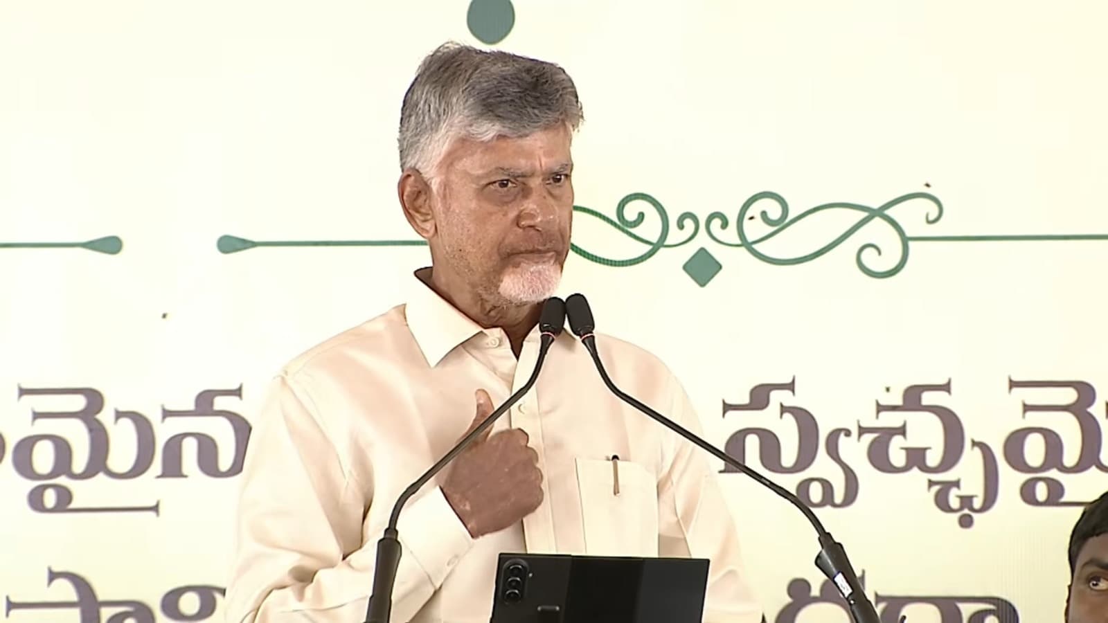 నరసన్నపేటలో స్వర్ణాంధ్ర–స్వచ్ఛాంధ్ర కార్యక్రమంలో సీఎం చంద్రబాబు