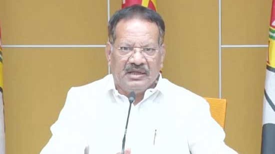 భట్టిప్రోలులో స్వచ్ఛ ఆంధ్ర కార్యక్రమంలో నక్కా ఆనంద బాబు