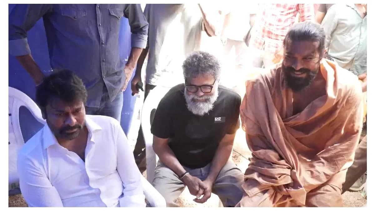 ‘పెద్ది’ కోసం రామ్‌చరణ్‌ కష్టం చూసి చిరంజీవి భావోద్వేగం