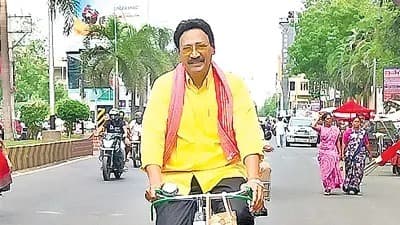 సైకిల్‌పై 19 కిలోమీటర్లు గద్దె రామ్మోహన్‌ పర్యటన