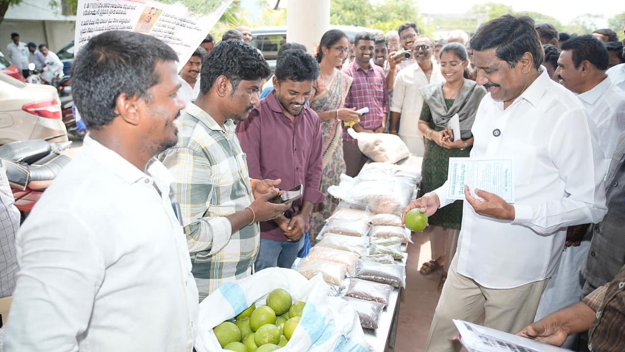 పొదుపు సంఘాల మహిళల పురోగతిని పరిశీలించిన మంత్రి బీసీ జనార్దన్ రెడ్డి