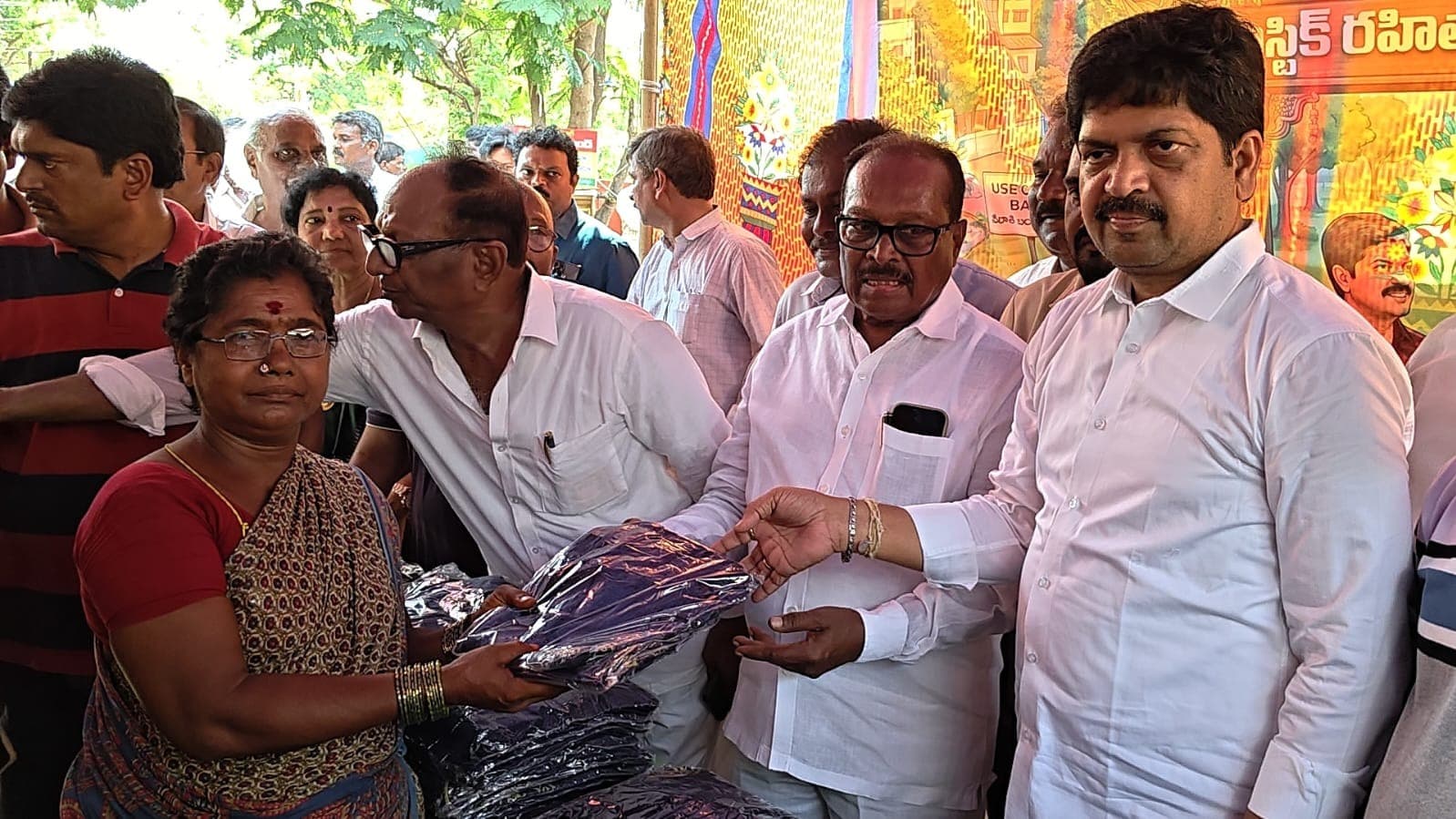 పర్యావరణ పరిరక్షణ ప్రతి ఒక్కరి బాధ్యత : కొల్లు రవీంద్ర