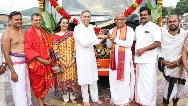 టీటీడీకి విరాళంగా ఎలక్ట్రిక్ బస్సు అందజేసిన వర్థమాన్ జైన్