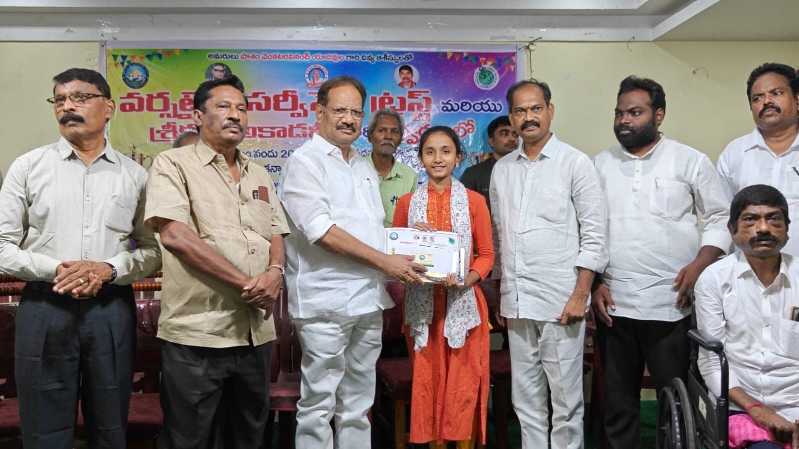 విద్యార్థులు అవకాశాలను సద్వినియోగం చేసుకోవాలి : నక్కా ఆనందబాబు