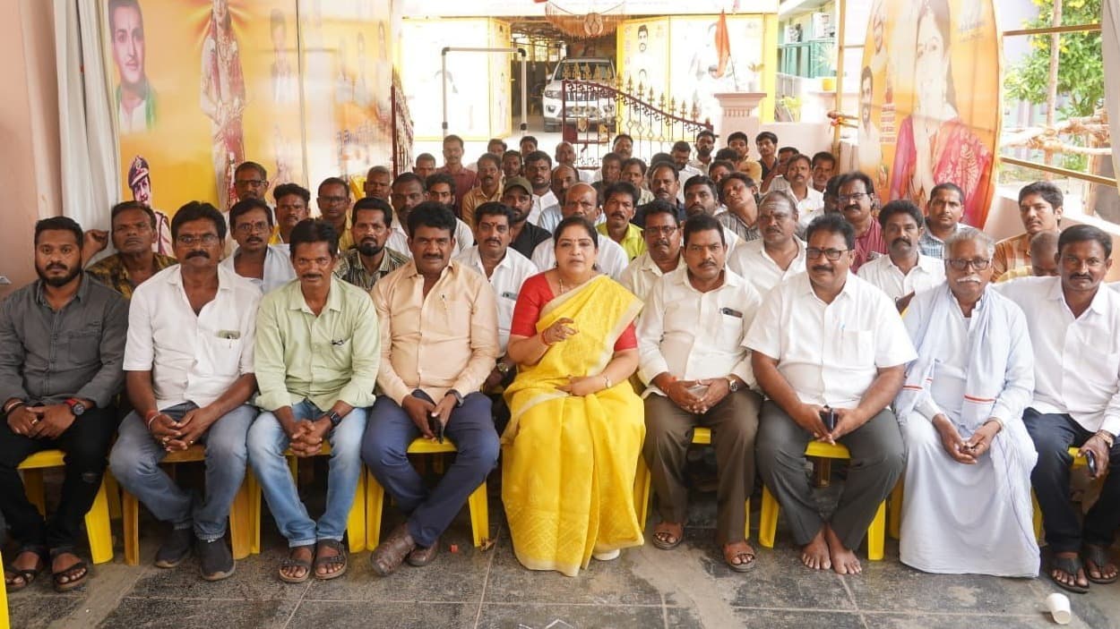 సాలూరులో మహానాడు నిర్వహణపై పార్టీ శ్రేణులకు మంత్రి సంధ్యారాణి దిశానిర్దేశం