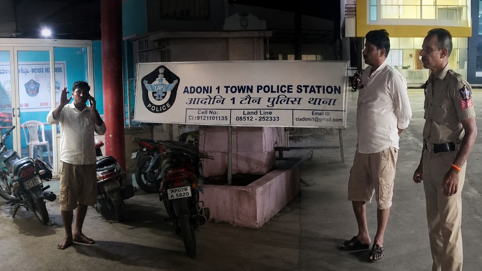 ఆదోనిలో వీఆర్వో కిడ్నాప్ కలకలం