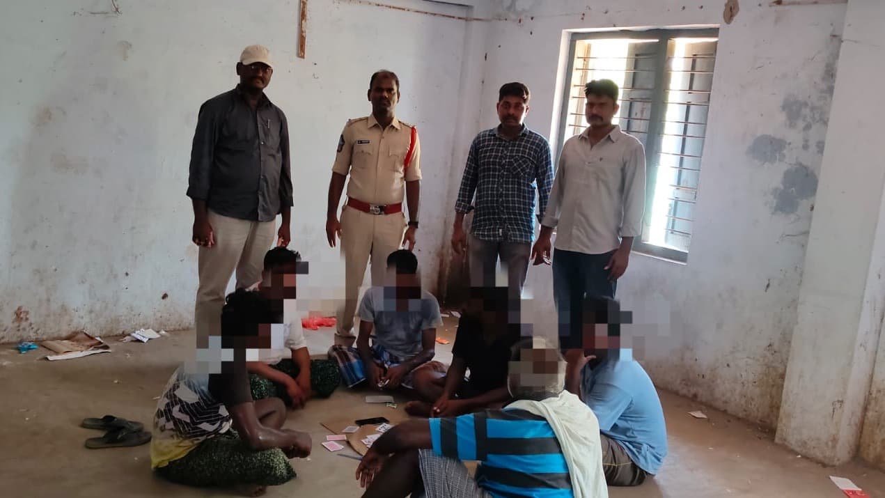 పేకాట రైడ్‌లో ఆరుగురు జూదగాళ్లు అరెస్ట్