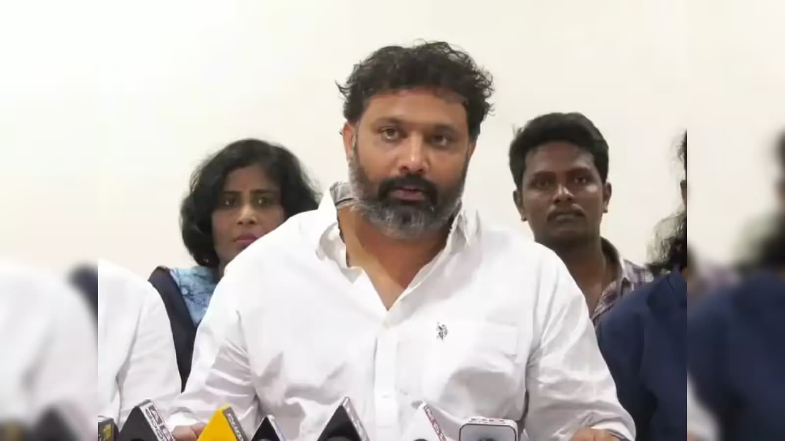 భూమన కుటుంబం నుంచి తిరుపతిని కాపాడాలి : కిరణ్ రాయల్