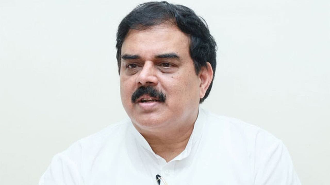 ఢిల్లీ పర్యటనలో మంత్రి నాదెండ్ల మనోహర్