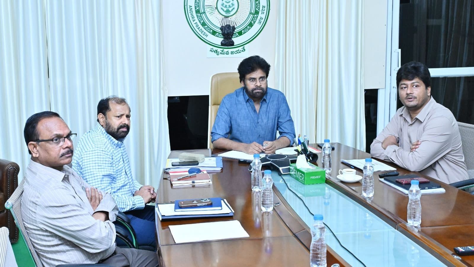 పల్లెపండుగ పనులపై పవన్ కళ్యాణ్ సమీక్ష
