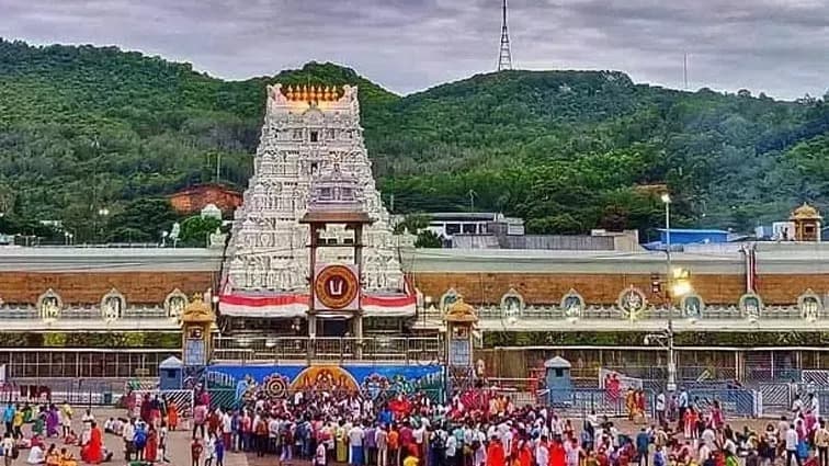 తిరుమలలో కొనసాగుతున్న భక్తుల రద్దీ
