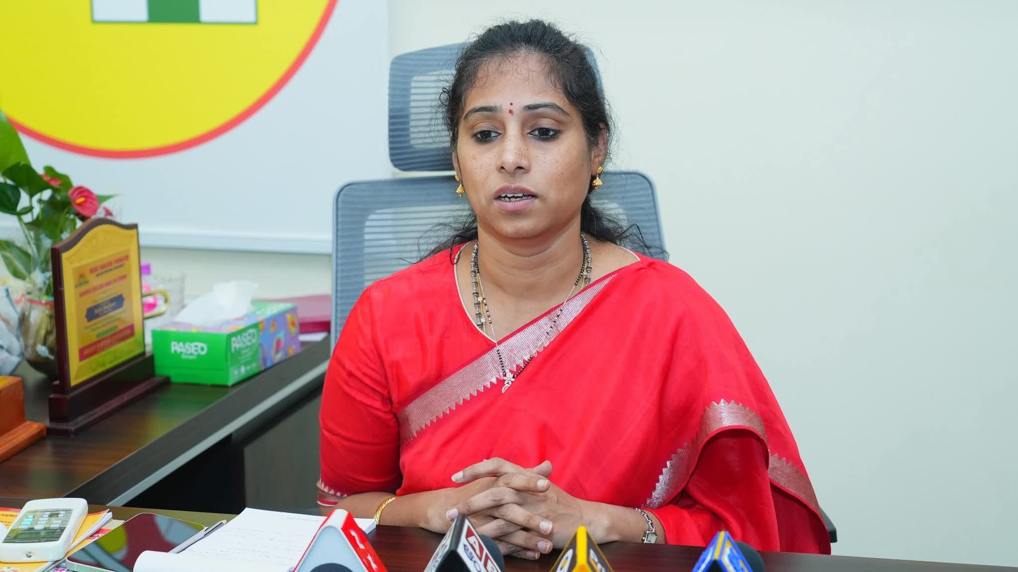 అంబటి రాంబాబుకు అవహేళన తప్ప ఏమీ తెలియదు : గల్లా మాధవి