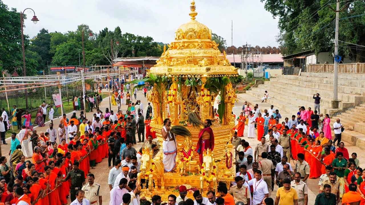 శ్రీశైలంలో కనువిందు చేసిన స్వర్ణ రథోత్సవం