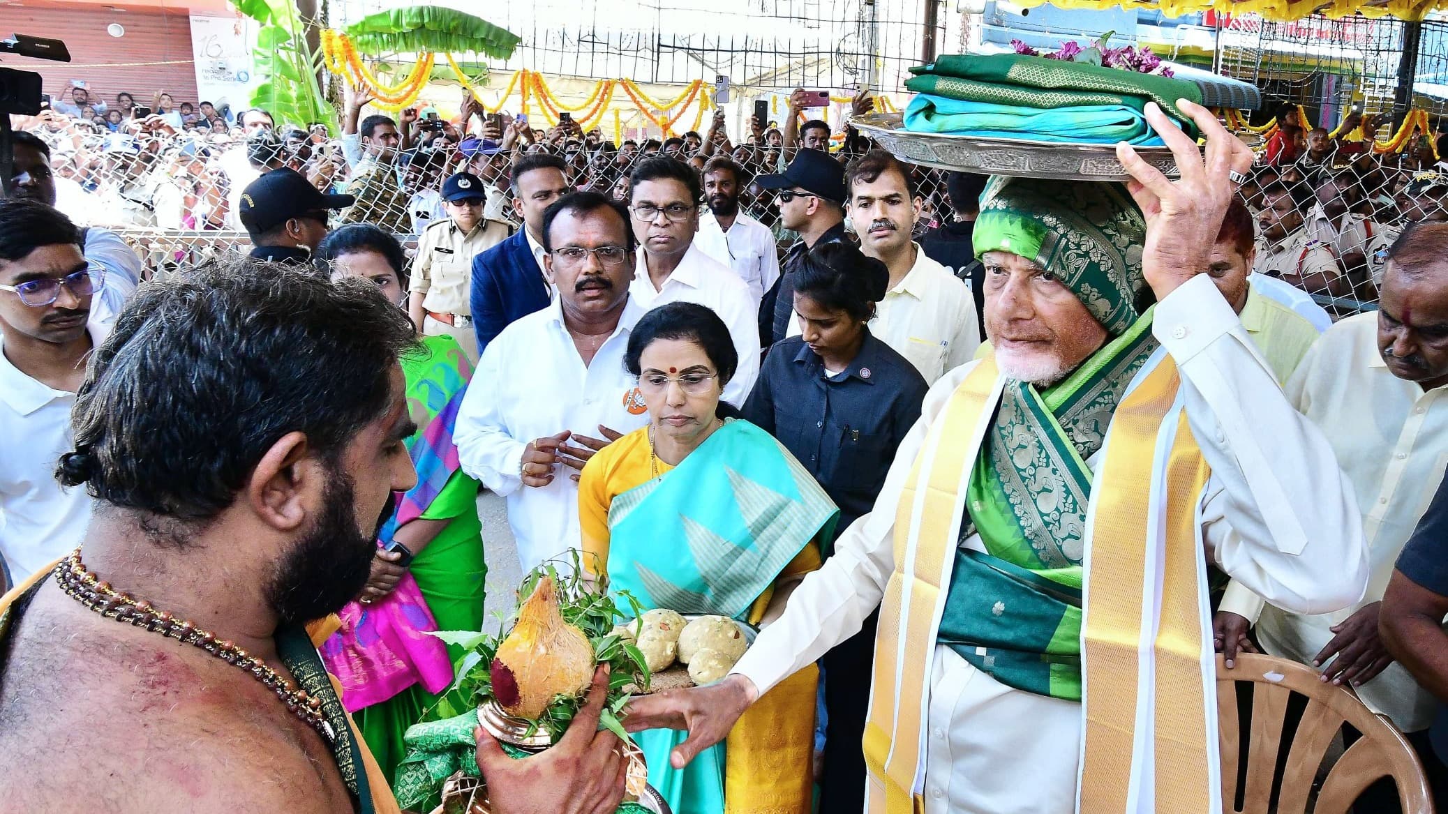 గంగమ్మ జాతరలో చంద్రబాబు దంపతులు..
