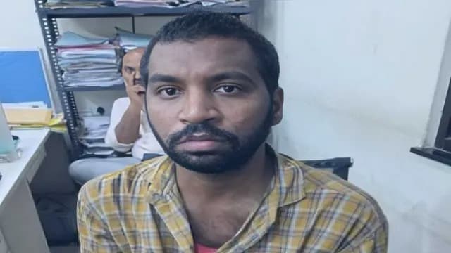 అమ్మాయిల పేర్లతో నకిలీ ఫేస్‌బుక్ ఖాతాలు సృష్టించి రూ.20 లక్షలు కాజేసిన సైబర్ మోసగాడు అరెస్ట్