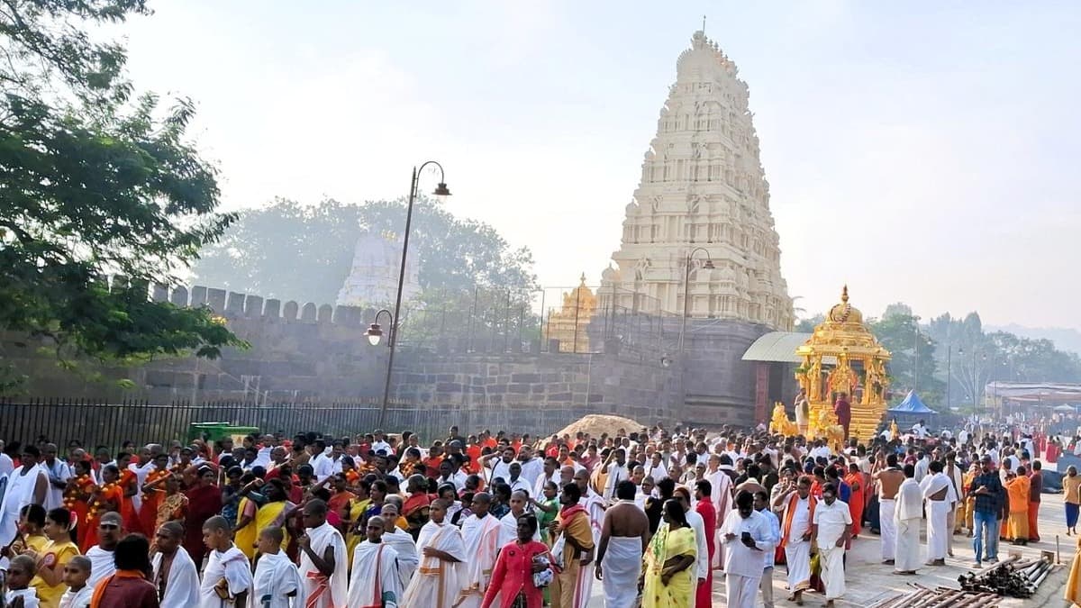 శ్రీశైలం మల్లికార్జున స్వామి ఆలయంలో భక్తుల భారీ రద్దీ