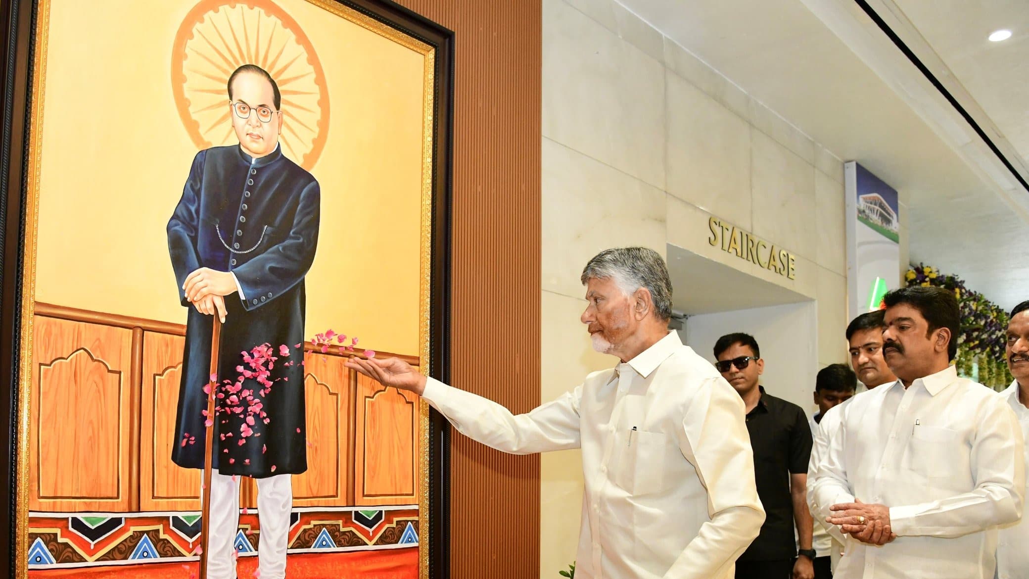 అంబేద్కర్ కళావేదిక ప్రారంభించిన సీఎం చంద్రబాబు