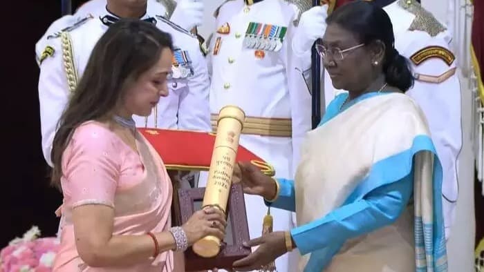 రాష్ట్రపతి భవన్‌లో ఘనంగా పద్మ అవార్డుల ప్రదానం