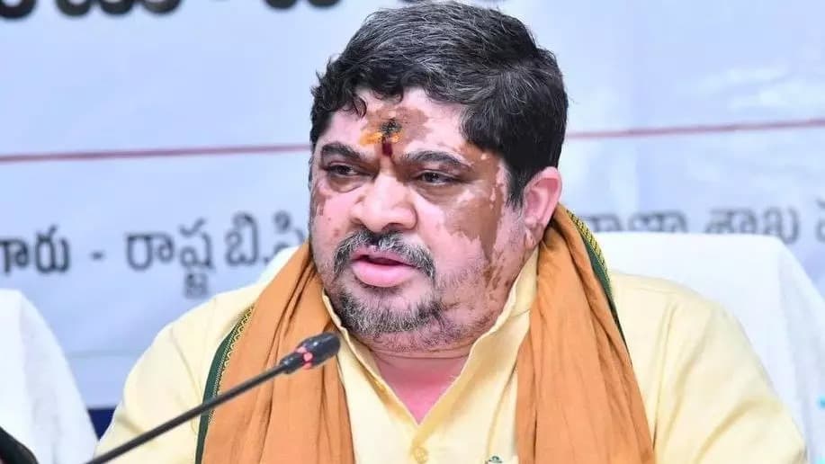హైదరాబాద్ తాగునీటి సరఫరాపై మంత్రుల సమీక్ష