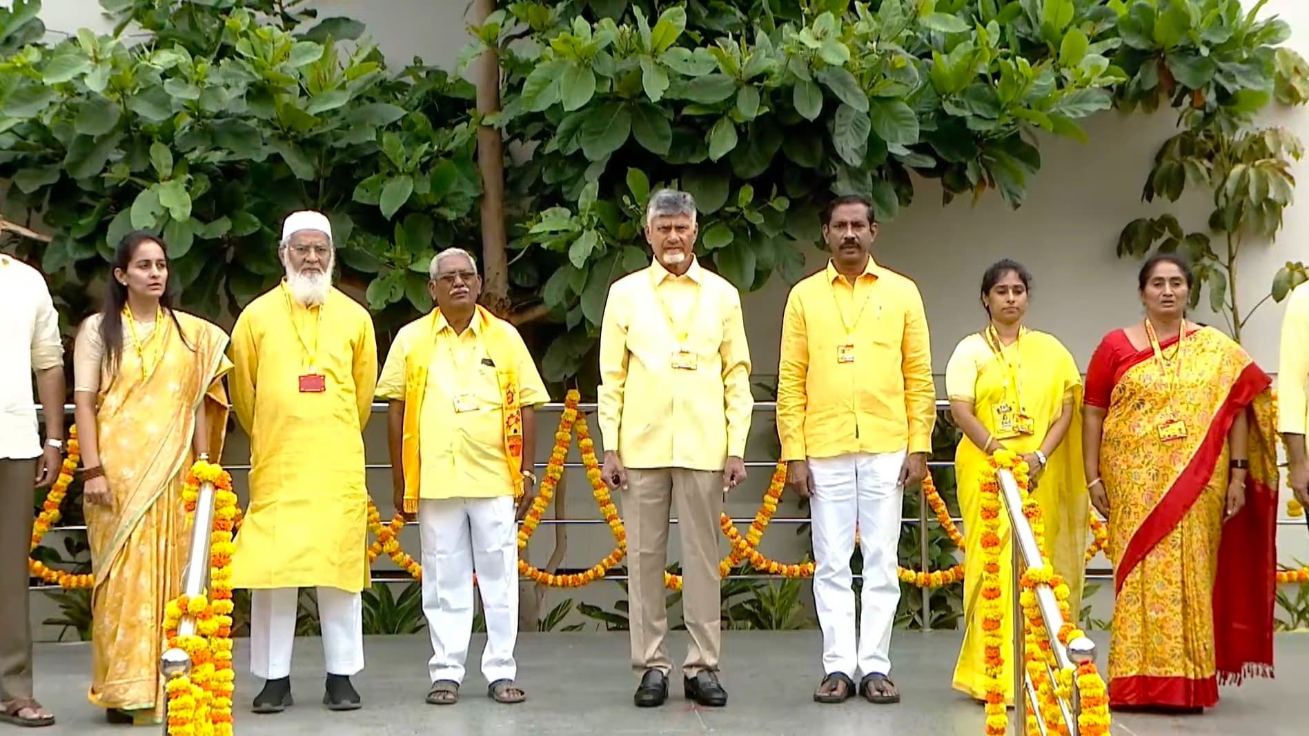మహానాడుకు శ్రీకారం చుట్టిన చంద్రబాబు