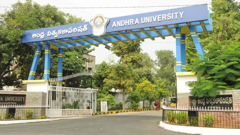 ఆంధ్రా వర్సిటీ ఇంజినీరింగ్ కళాశాల మైదానంలో వ్యక్తి మృతదేహం