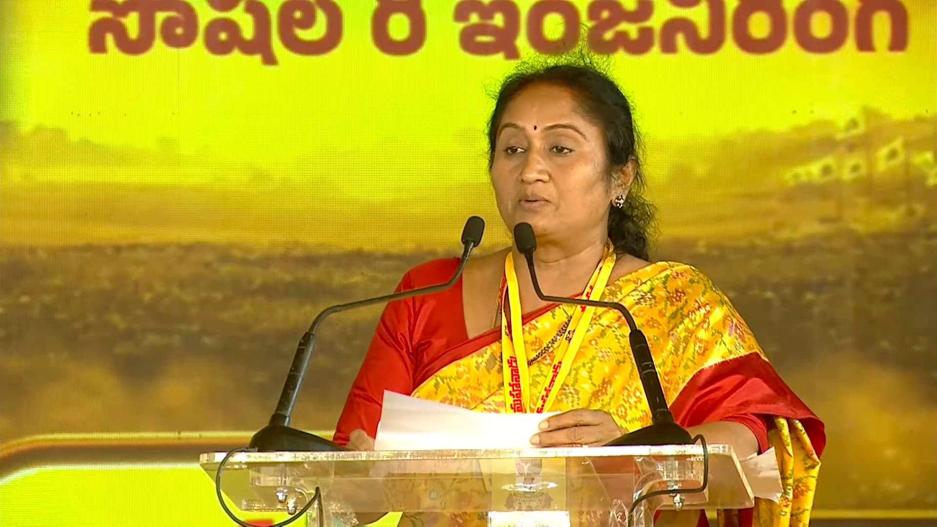 ‘కార్యకర్తే అధినేత’ తీర్మానం మహానాడులో ప్రవేశపెట్టిన మంత్రి సవిత
