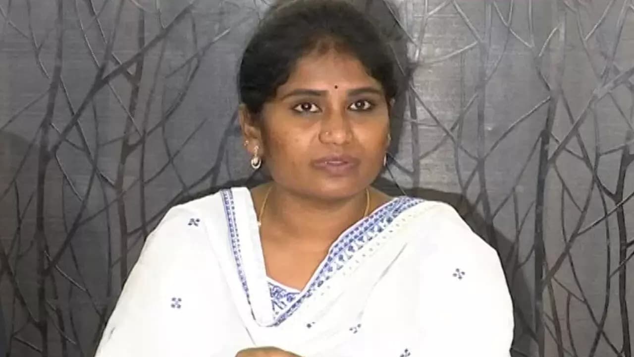 విజయవాడ సెంట్రల్ జైలులో లొంగిపోయిన అసిస్టెంట్ కమిషనర్ శాంతి