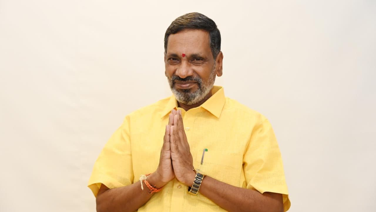 మహానాడు వేదికగా తెలుగుదేశం పార్టీకి లక్షా నూట పదహారు రూపాయల విరాళం ప్రకటించిన గొల్ల నరసింహ యాదవ్