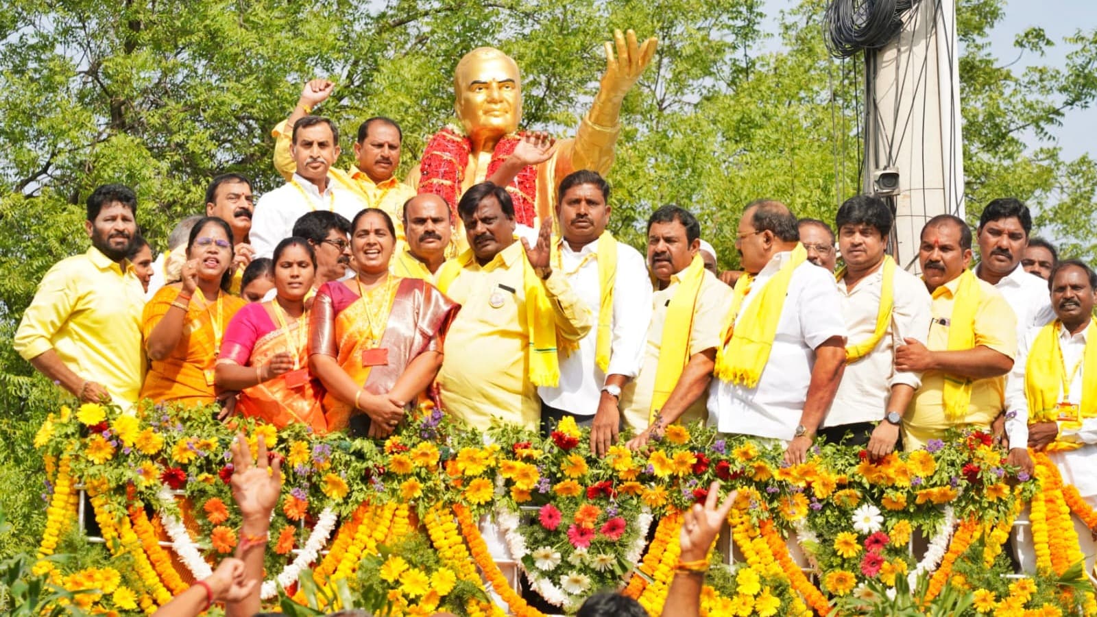 ఎమ్మెల్యే దగ్గుపాటి ఆధ్వర్యంలో ఘనంగా ఎన్టీఆర్ జయంతి వేడుకలు