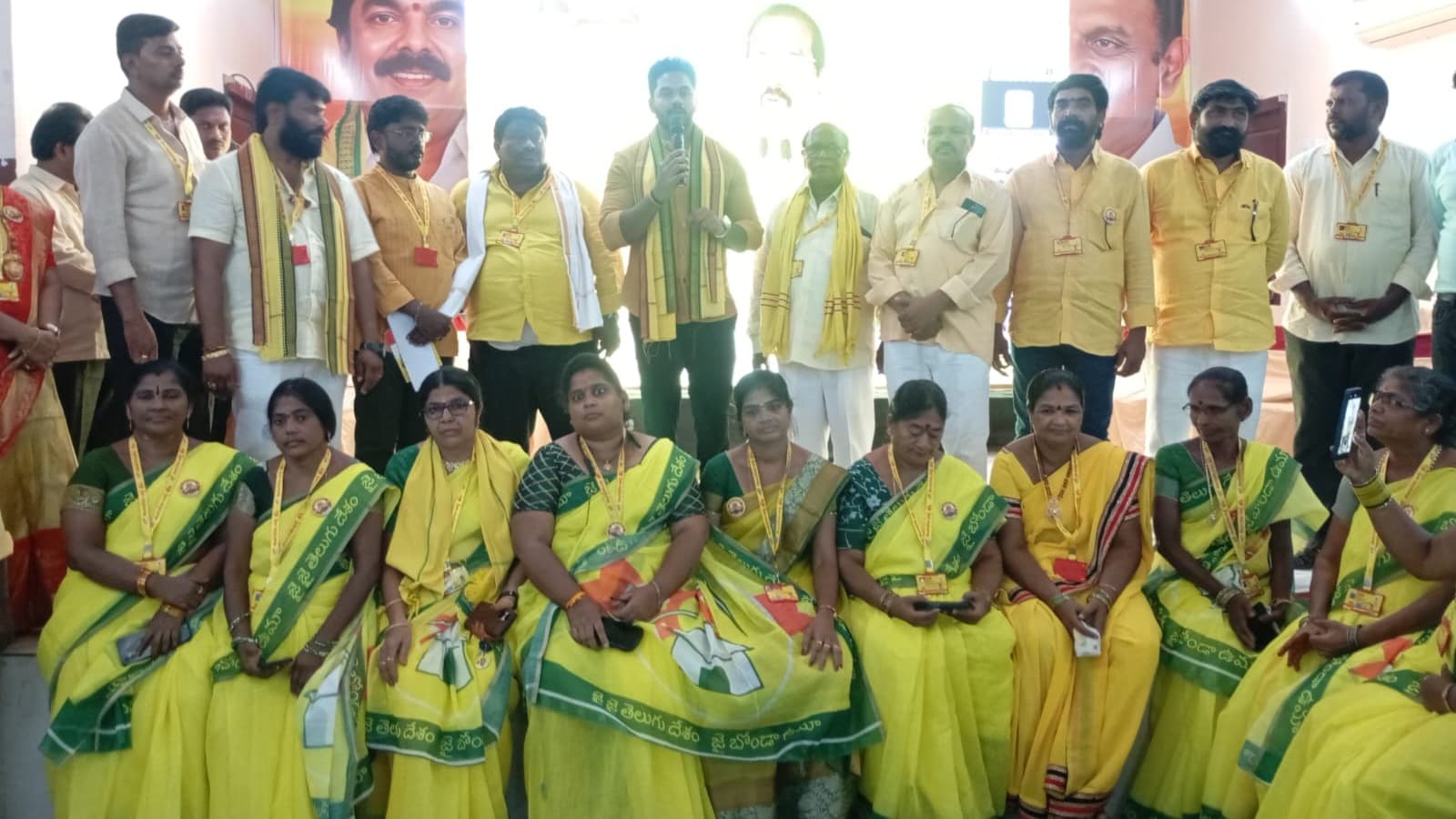ఎన్టీఆర్‌కు నివాళులర్పించిన టీడీపీ యువ నాయకులు బోండా సిద్ధార్థ