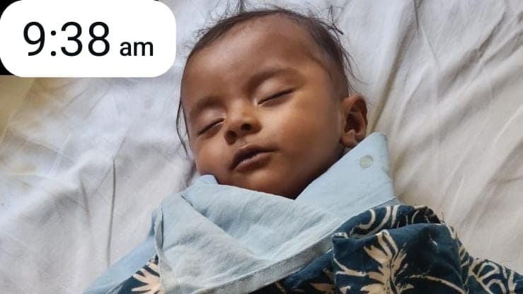 సెల్ ఫోన్ ద్వారా వైద్యం అందించి చిన్నారి మృతికి కారకులైన వైద్యులు