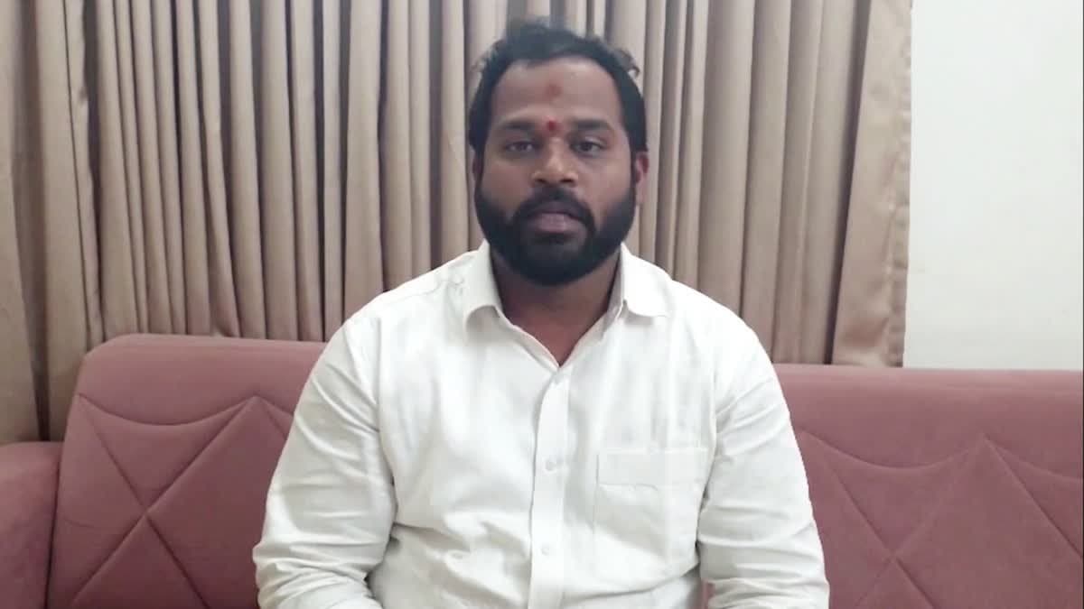 ప్రభుత్వ విప్ పదవికి అరవ శ్రీధర్ రాజీనామా..