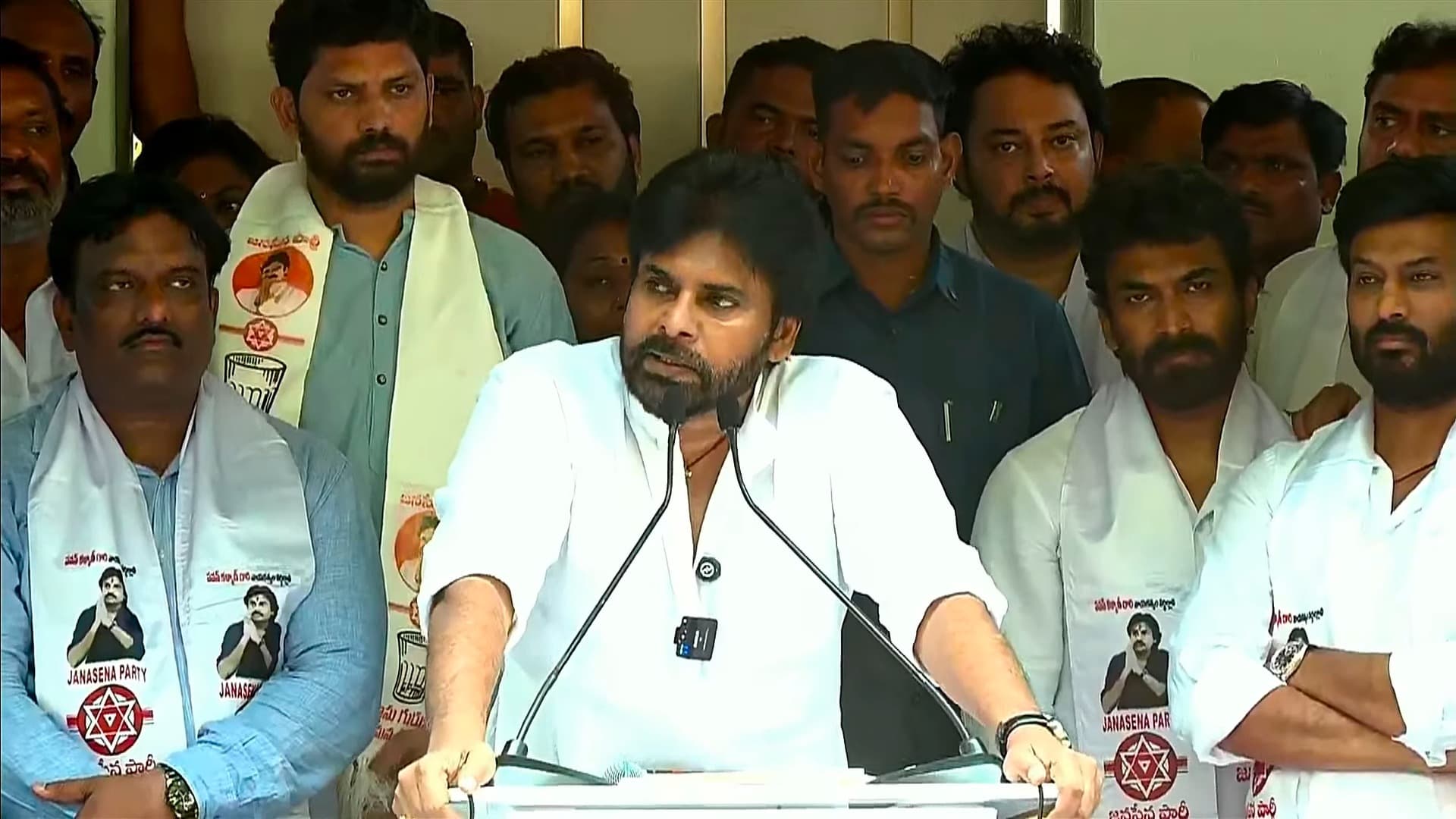 మీ అయ్య జాగీరా తెలంగాణ.. మీరెవరు నన్ను బెదిరించడానికి..? : పవన్ కల్యాణ్