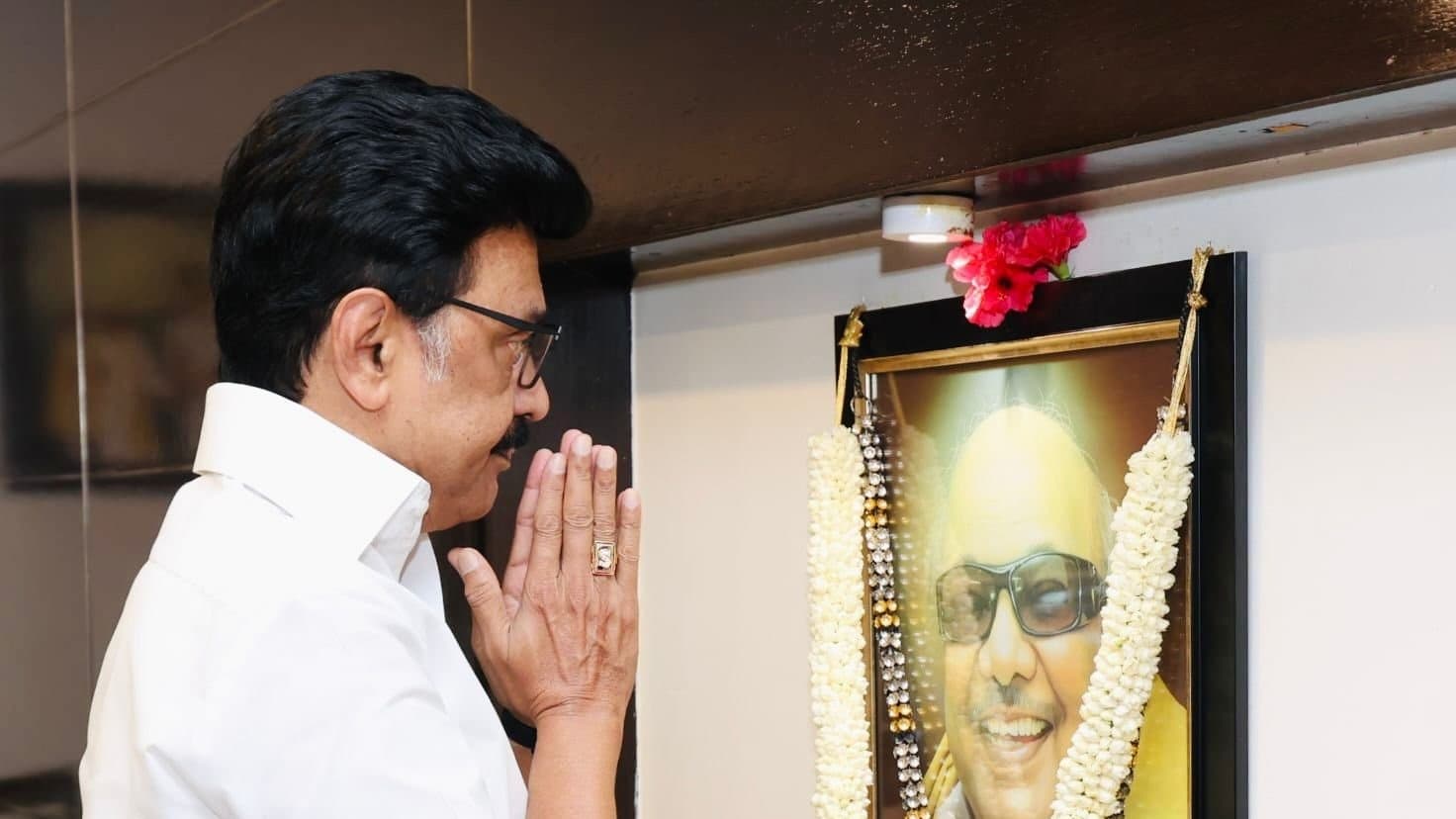 కరుణానిధి 103వ జయంతి సందర్భంగా స్టాలిన్ ఘన నివాళులు..