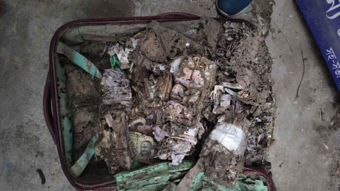 కోల్‌కతాలో నోట్ల కట్టల కలకలం..
