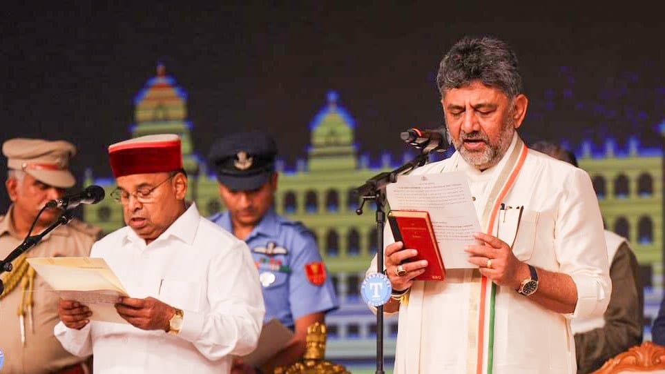 కర్ణాటక ముఖ్యమంత్రిగా డీకే శివకుమార్ ప్రమాణ స్వీకారం..