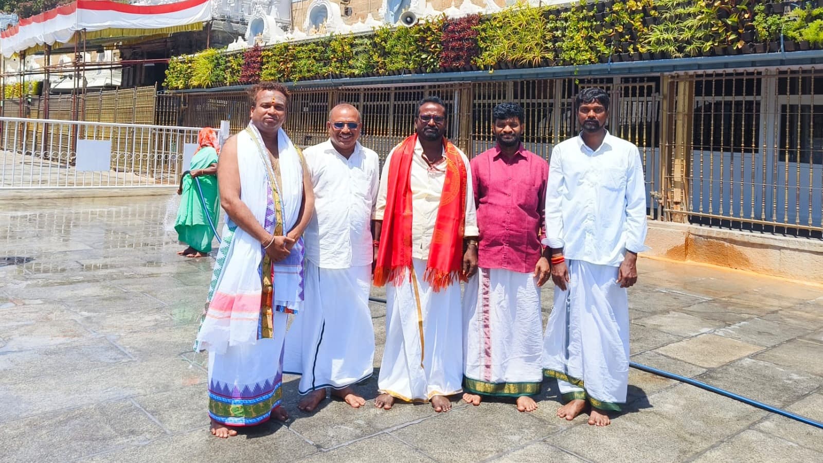 శ్రీవారిని దర్శించుకున్న కొప్పెర్ల నాగరాజు