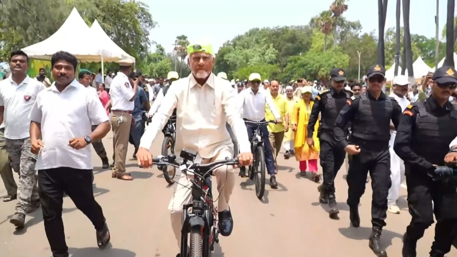 ఆంధ్ర యూనివర్సిటీ నుంచి నోవాటెల్ వరకూ ప్రయాణించిన చంద్రబాబు