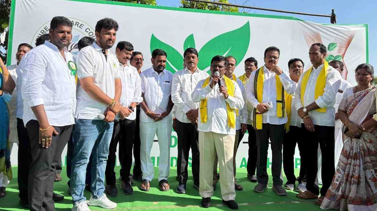 మొక్కల పెంపకమే భవిష్యత్తుకు భరోసా : పూల నాగరాజు