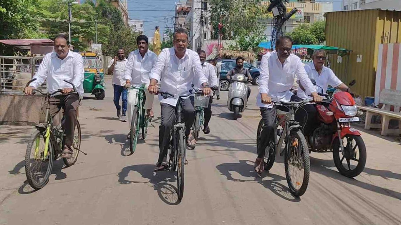 సైకిల్ ర్యాలీతో హరిత సందేశం ఇచ్చిన ఎమ్మెల్యే శ్రీ శ్రీరాం
