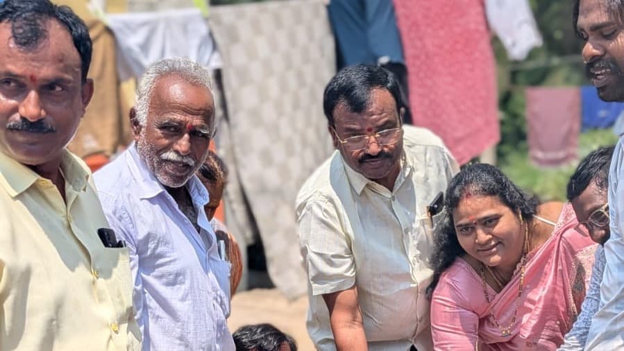 ప్రతి ఒక్కరూ మొక్కలు నాటడం ద్వారా పర్యావరణ పరిరక్షణకు కృషి చేయాలని : ముప్పిడి సుజాత
