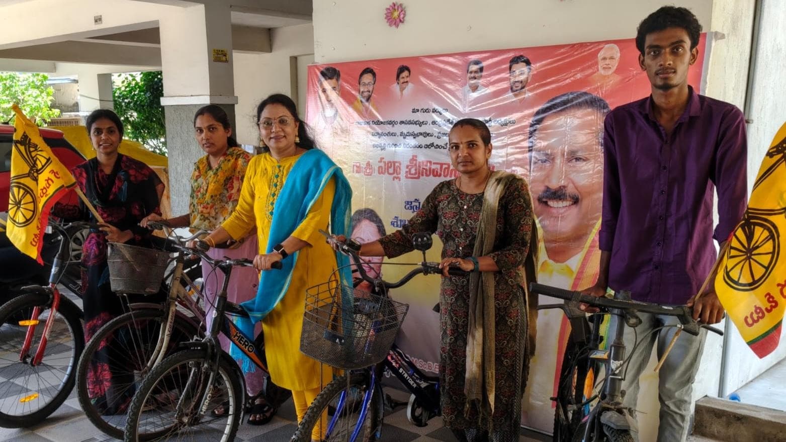 మన భూమి మన బాధ్యత కార్యక్రమం నిర్వహించిన కనక భవాని