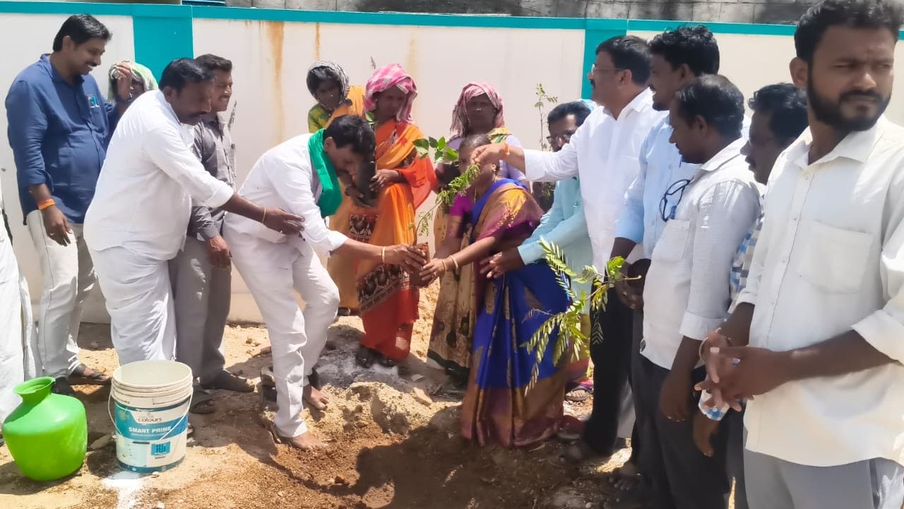 విశ్వ పరిరక్షణకు ప్రతి ఒక్కరూ ఒక చెట్టు నాటాలి : అల్లూరి వెంకటపతి