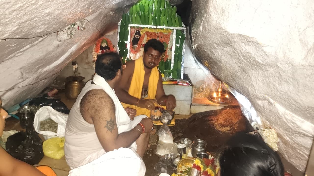 భక్తులతో కిటకిటలాడిన దేవరగట్టు క్షేత్రం