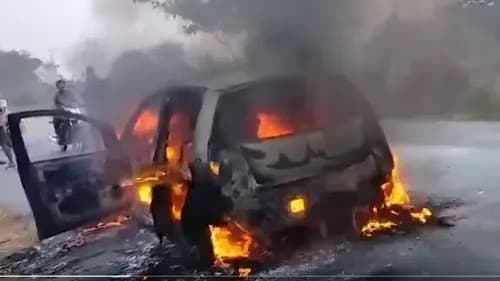 సుండిపెంటలో కారు దగ్ధం..