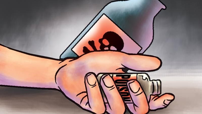 కలెక్టరేట్‌లో యువతి ఆత్మహత్యాయత్నం 