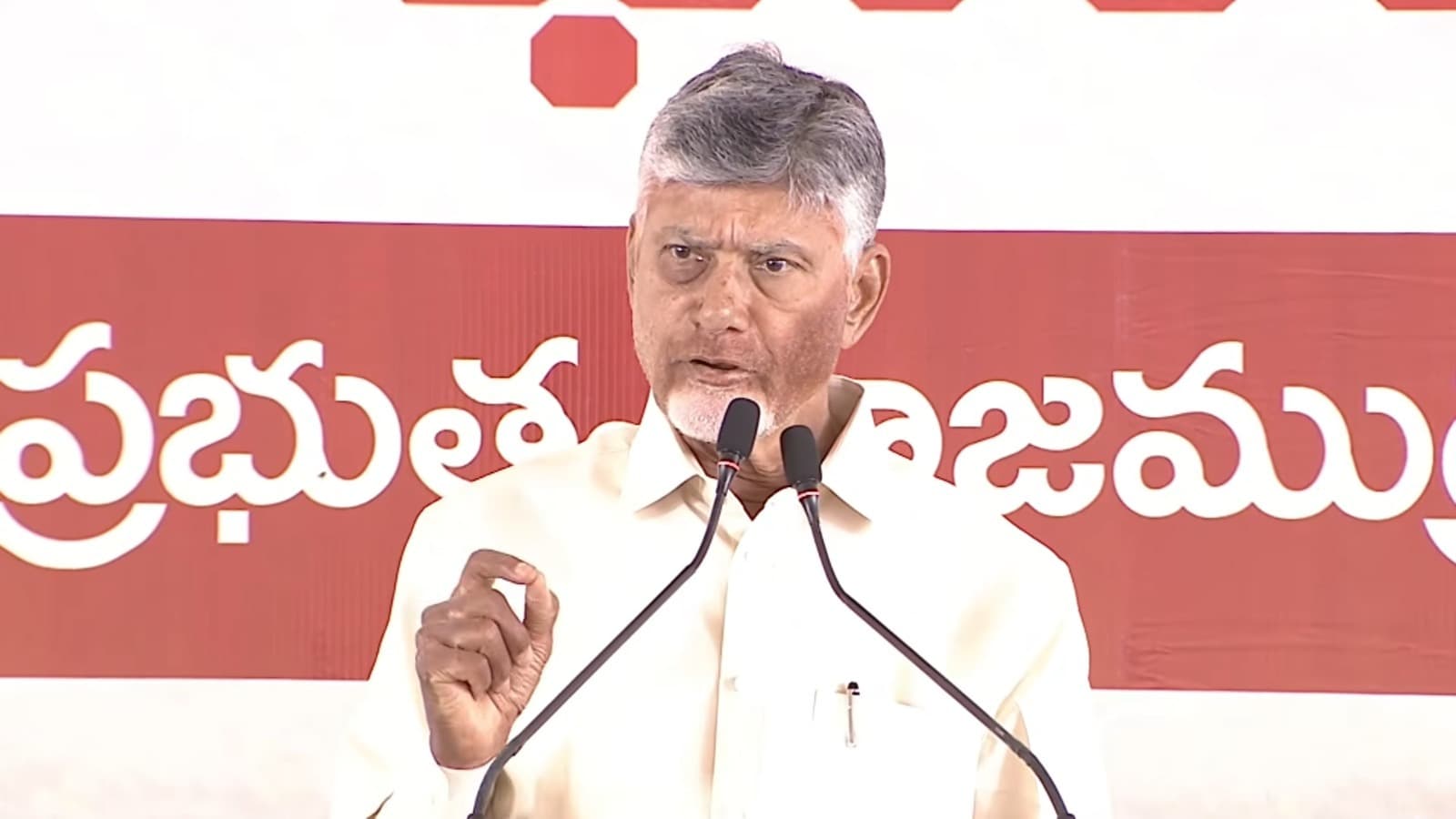 భూసర్వే పేరుతో గత ప్రభుత్వం అవకతవకలు చేసింది: చంద్రబాబు