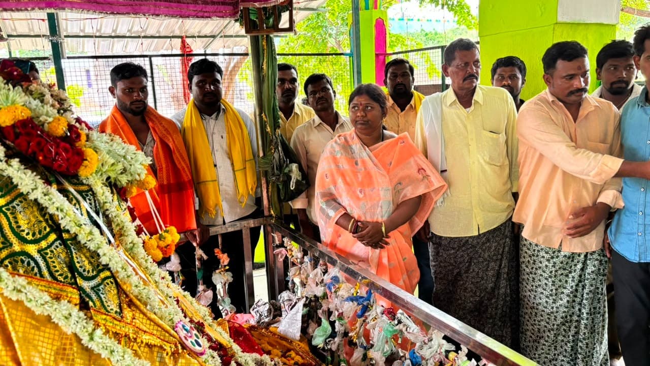 ఉరుసు మహోత్సవాల్లో పాల్గొన్న ఆది కృష్ణమ్మ