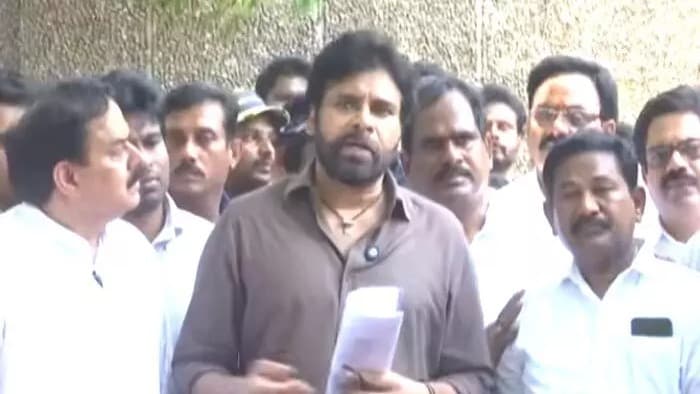 ప్రమాదంలో 8 మంది చనిపోవడం బాధాకరం: పవన్ కల్యాణ్