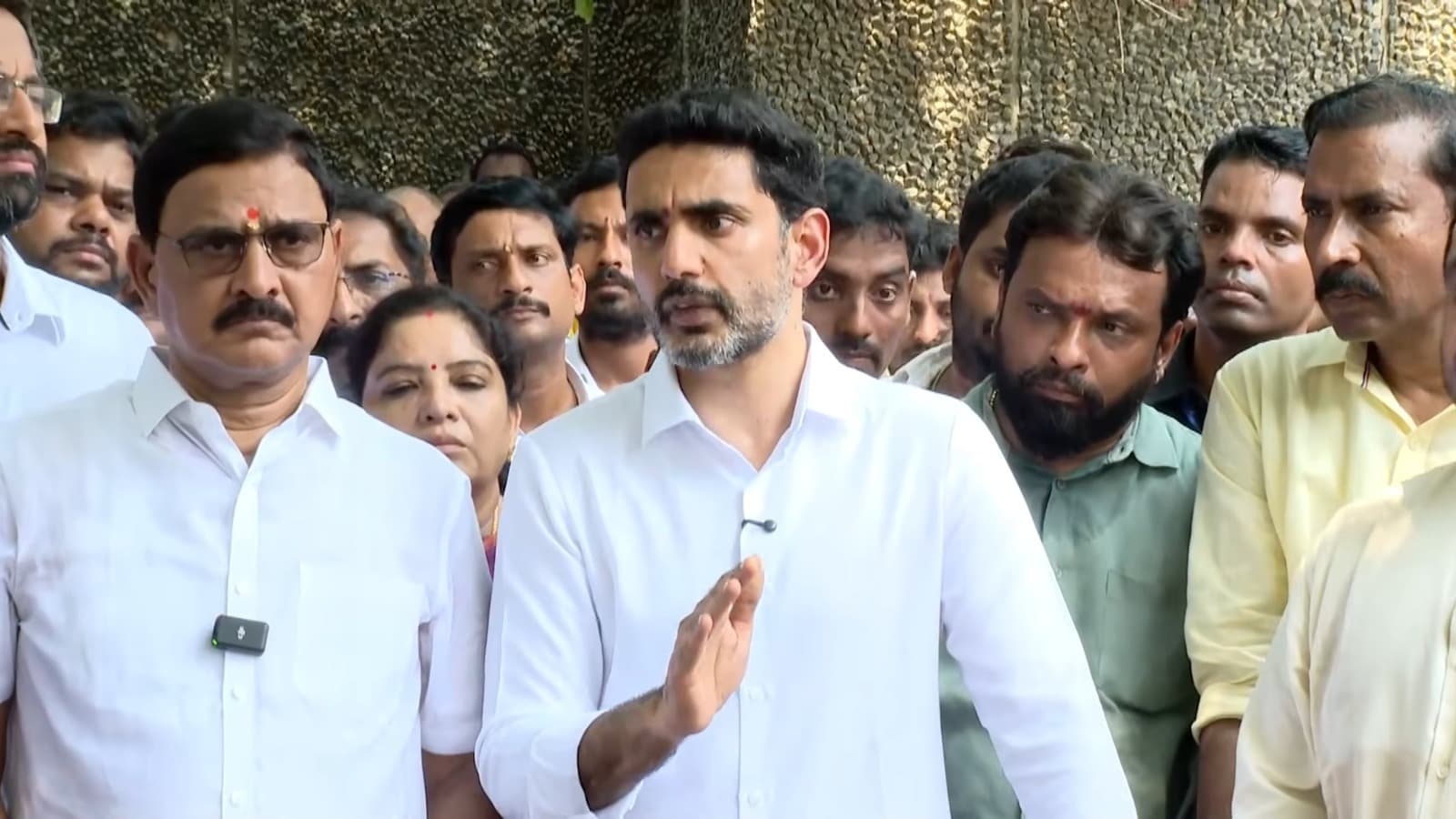 విశాఖ ఉక్కు బాధితులకు భరోసా ఇచ్చిన లోకేష్
